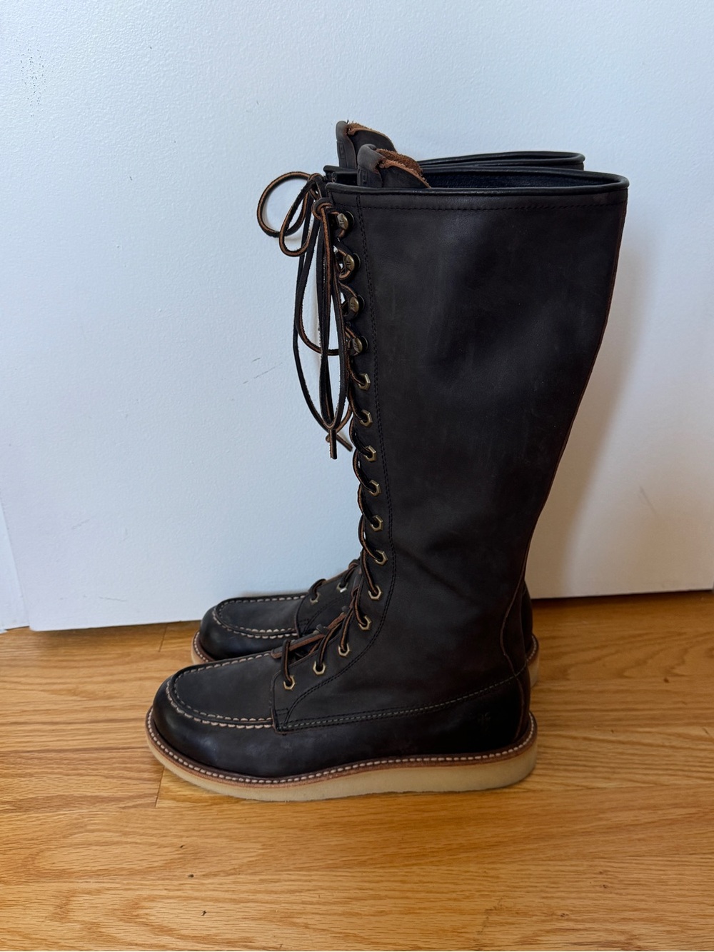 VINTAGE Frye Dakota Tall Knee-High Lace Up Leather Boots - Near Mint - Size 9 - Picture 3 of 9